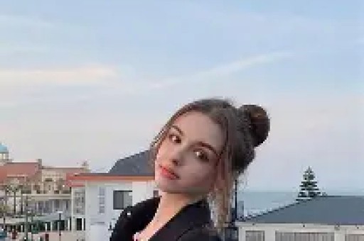 谢娜成都演唱会想看人数超35万艺人跨界为何引争议